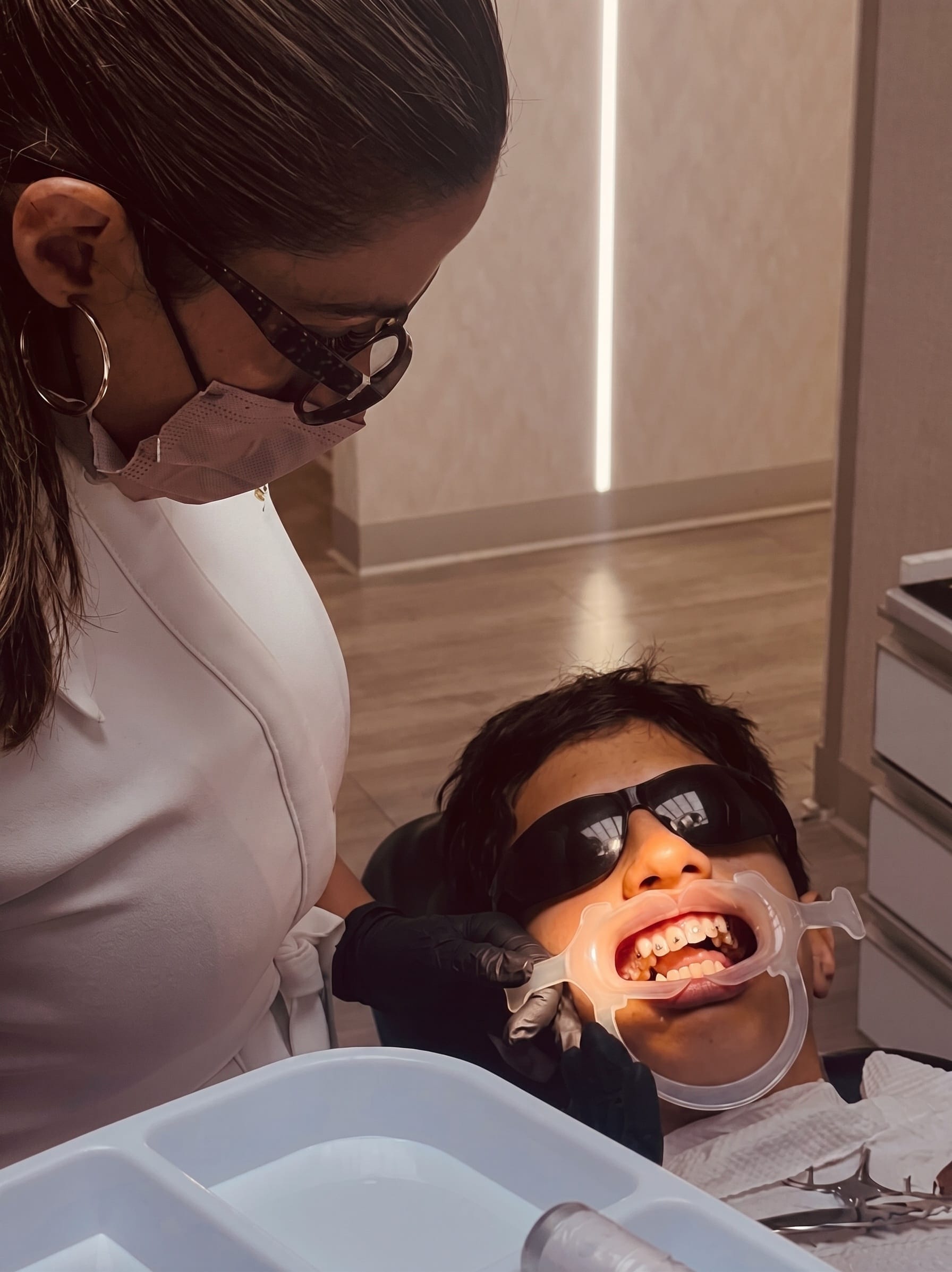 Evaluación clínica dental con magnificación en San Isidro Lima para detección de caries