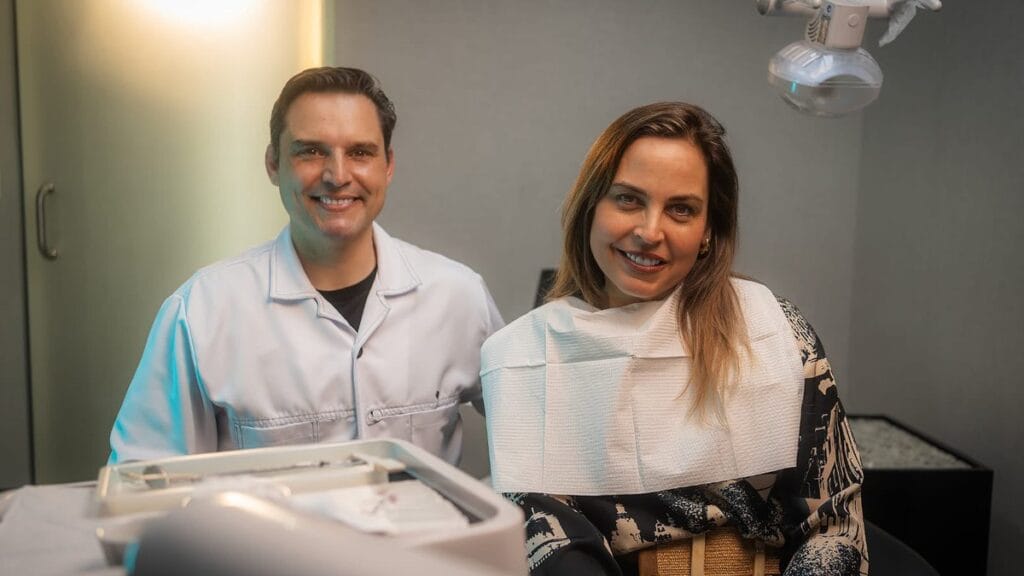 Dr. Sebastián en consulta diagnóstica de muelas del juicio en AS Clínica Dental Lima